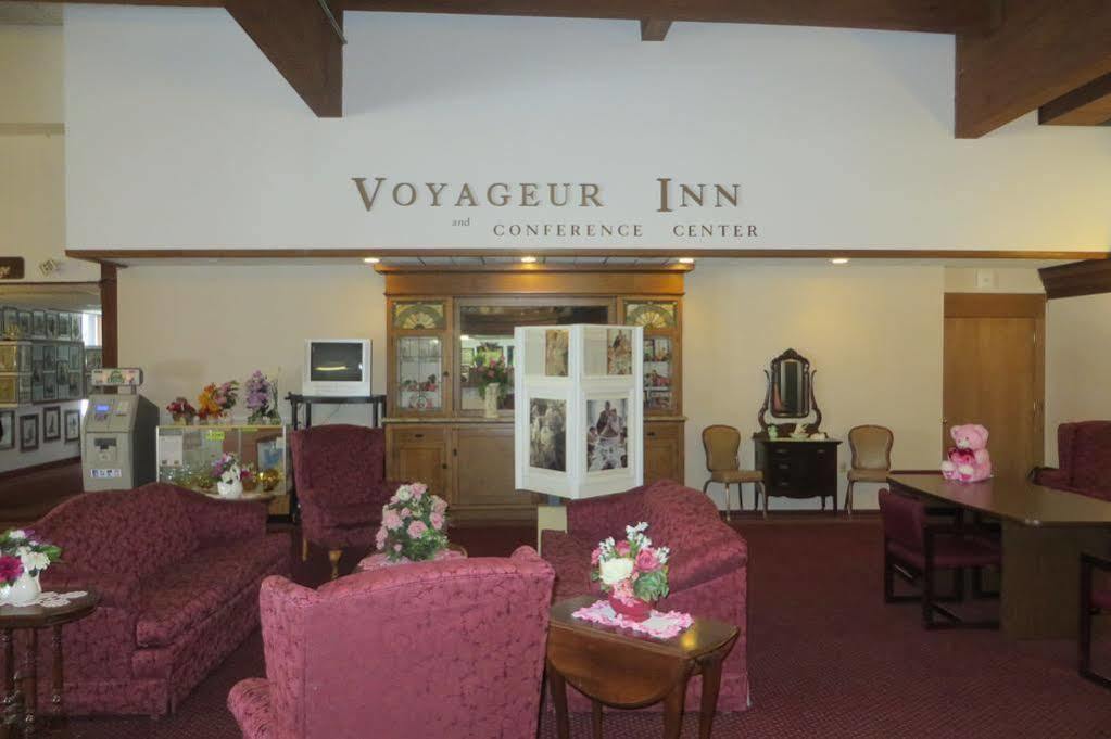 Voyageur Inn And Conference Center Reedsburg Exterior foto